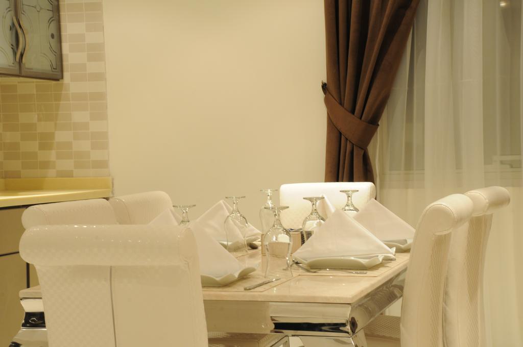 Al Yamama Palace Hotel Suites Ер-Ріяд Номер фото