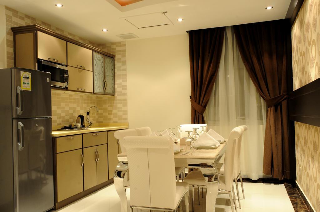 Al Yamama Palace Hotel Suites Ер-Ріяд Номер фото