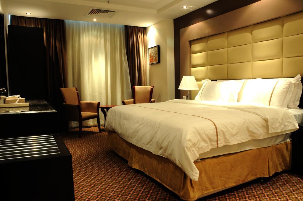 Al Yamama Palace Hotel Suites Ер-Ріяд Номер фото